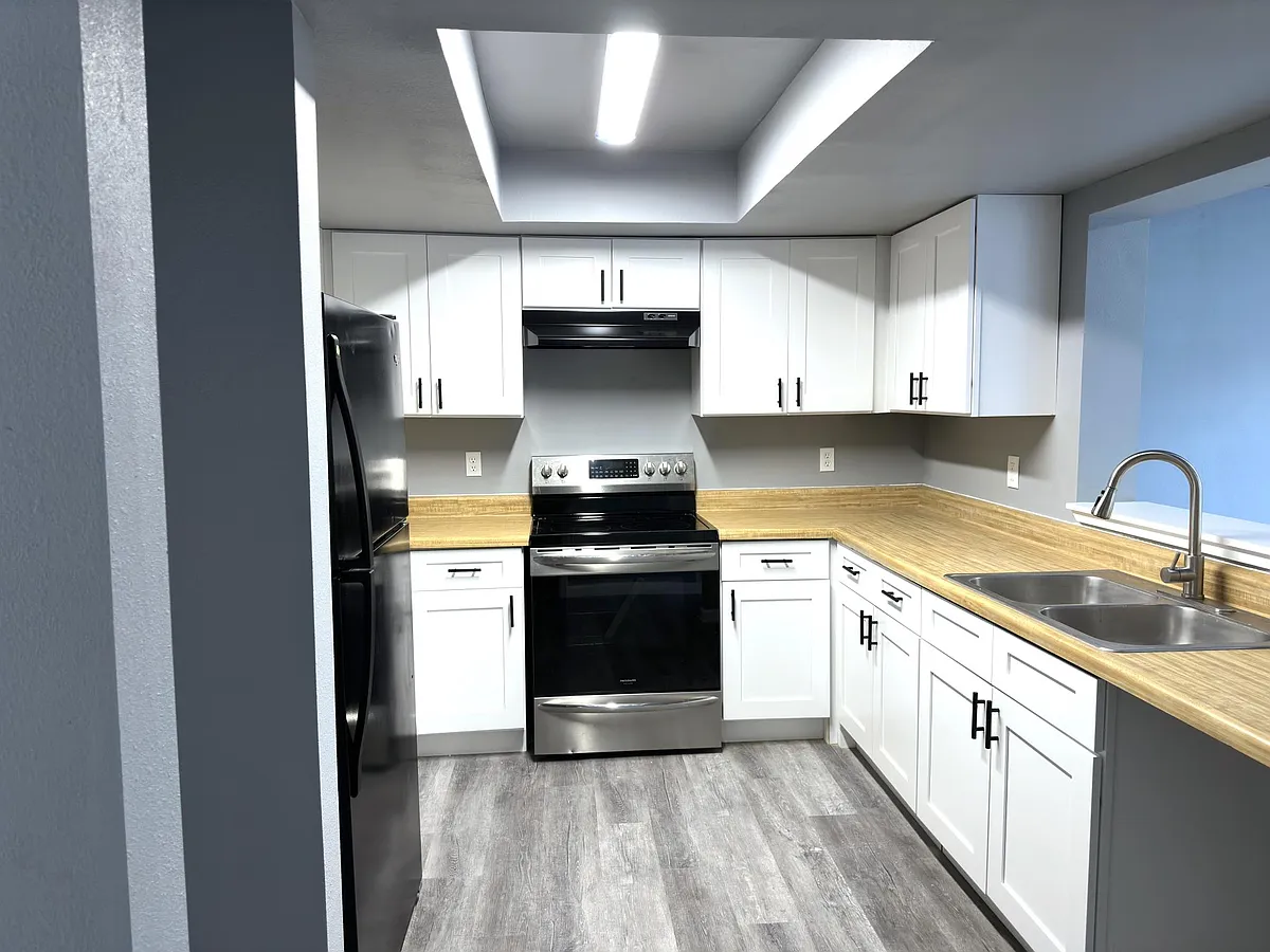 Building Photo - 403 Hartline Dr #7