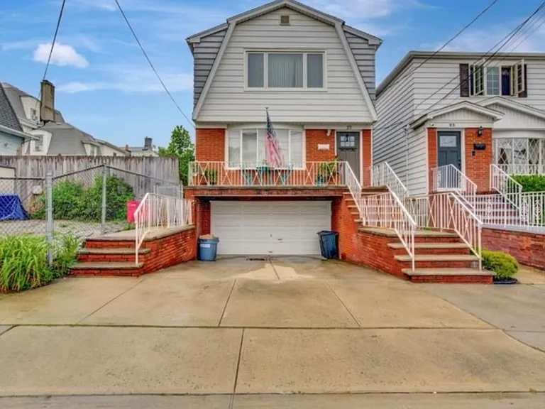 25 Linden St — Photo 1