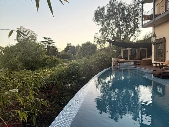 9140 Saint Ives Dr, Los Angeles, CA 90069
