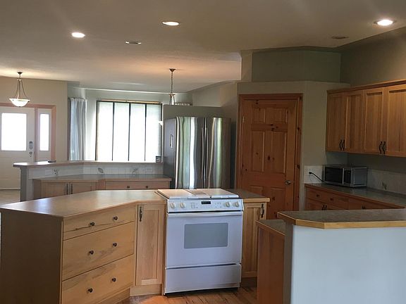 5th image of 18 Park Ln #18