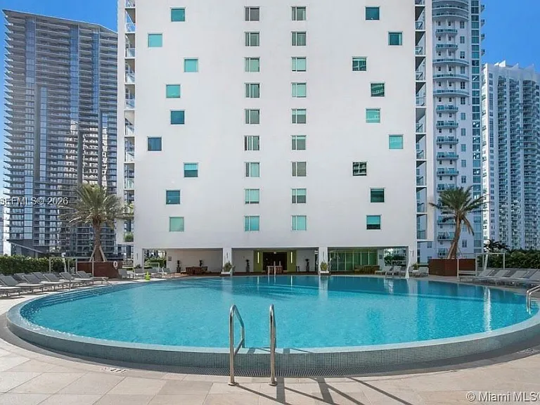 500 Brickell Ave #2708 — Photo 4