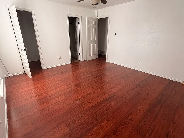 1112 Park Center Ct — Photo 4