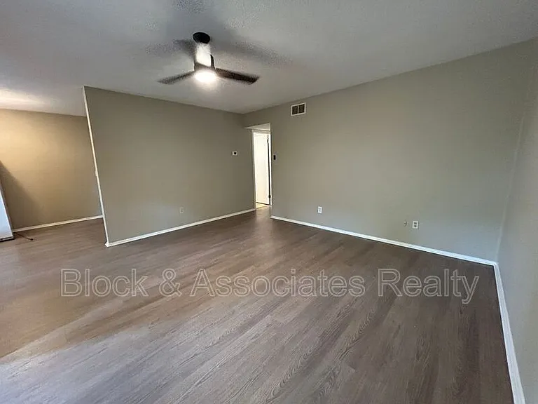 3830 D Country Club Rd — Photo 8