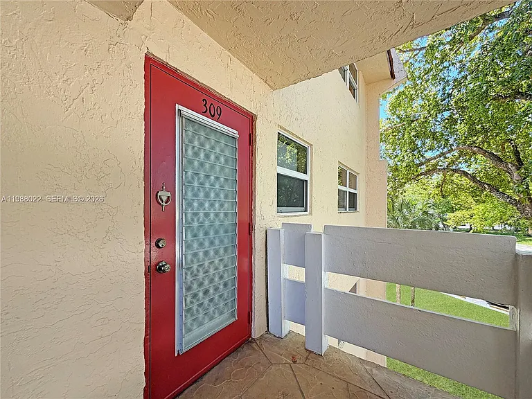 1030 Country Club Dr #309 — Photo 3