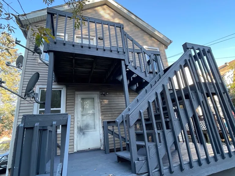 1209 N Main St — Photo 3