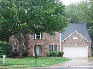 733 Meadow Lake Dr, Matthews, NC 28105