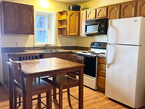 5th image of 698 E Main St
