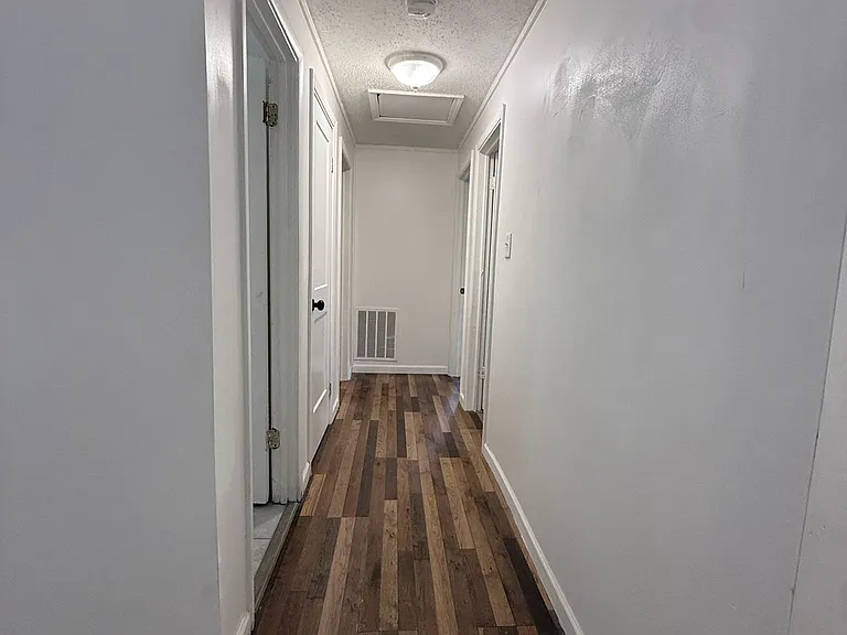 806 Armory Dr #B — Photo 8