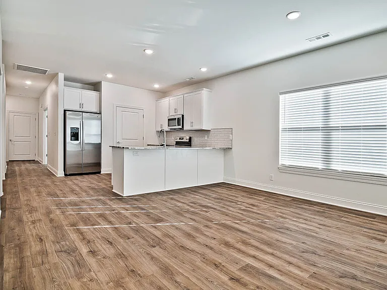 361 Turnberry Ct — Photo 11