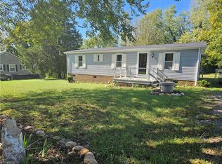 126 Central Dr, Mount Airy, NC 27030