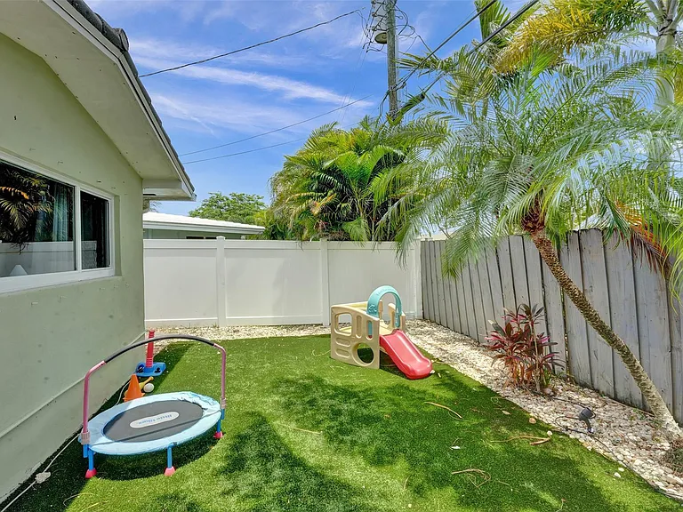 720 NW 29th Ct — Photo 19