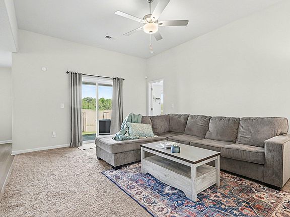 4th image of 184 Royal Meadow Dr