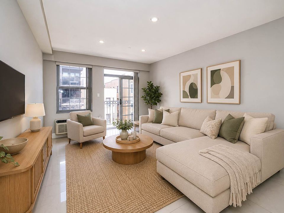1st image of 2556 38th St APT 4F