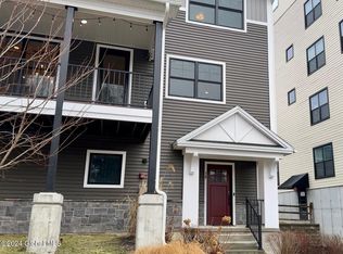 19 Gibson Ct, Saratoga Springs, NY 12866