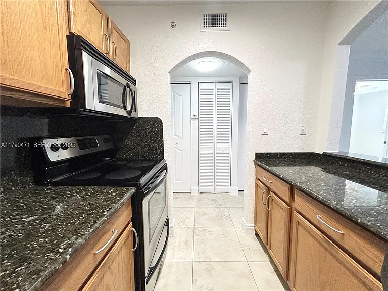 445 SW 11th St #1 — Photo 11