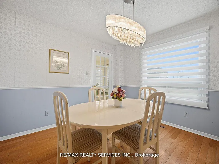 62 Fernbrook Cres — Photo 13