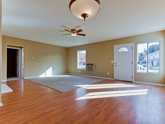 5th image of 2044-46 Dayton Dr