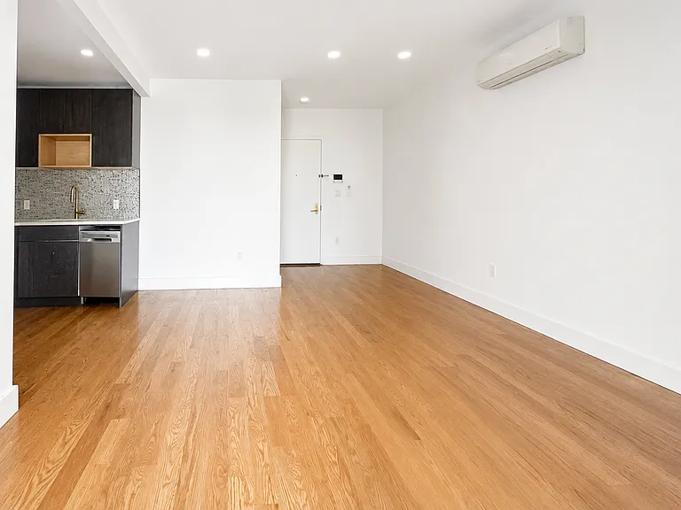 220 Hawthorne St #5R — Photo 8