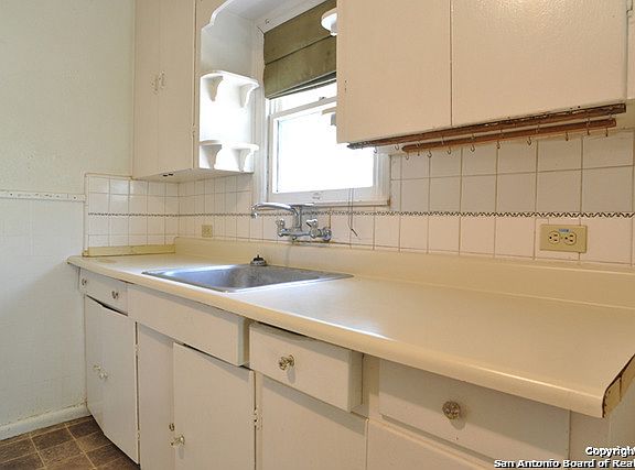 5th image of 641 W Magnolia Ave