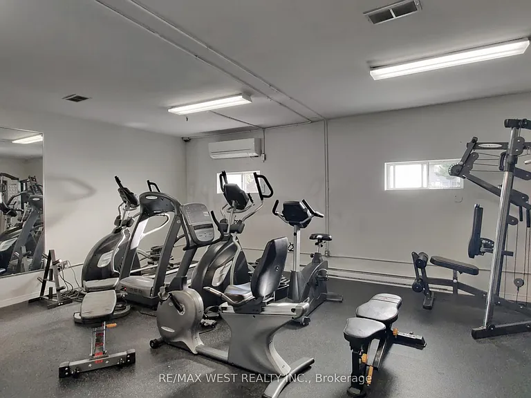 1660 Bloor St #310 — Photo 17