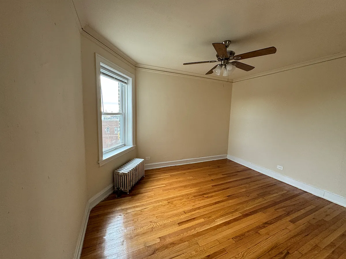 Building Photo - 2041 N Cicero Ave #2S