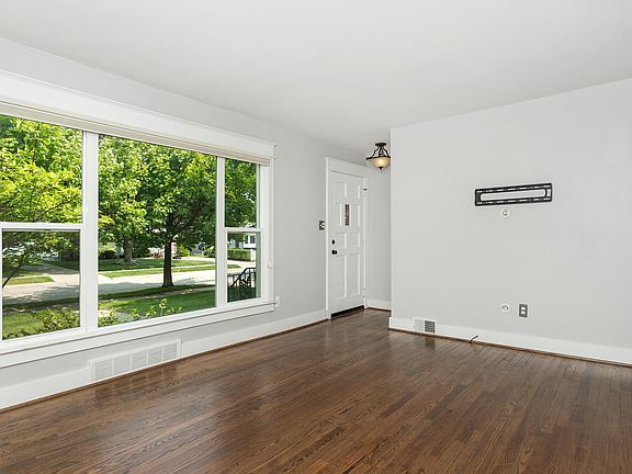 3rd image of 1208 Millard Ave