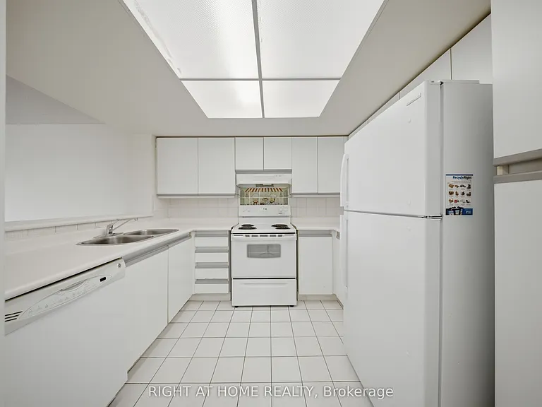 335 Webb Dr #506 — Photo 4