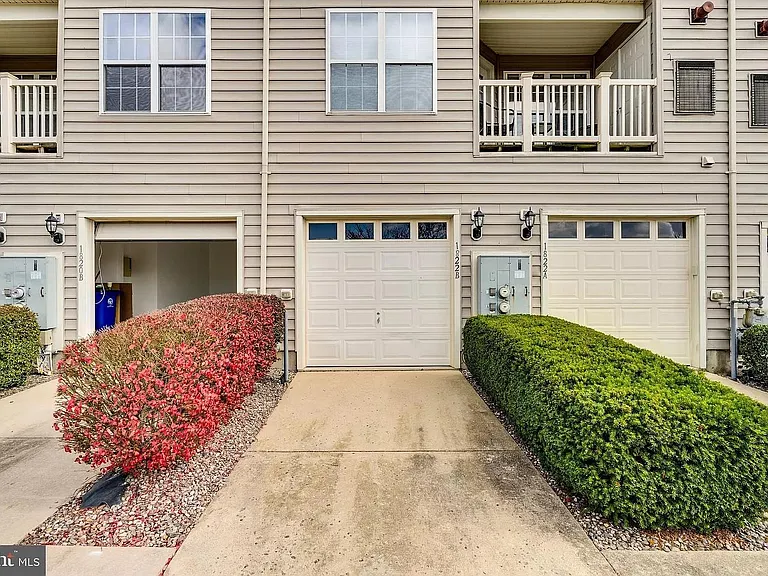 1-Car Garage Entrance