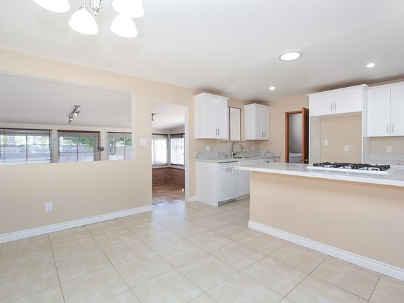 5th image of 3681 Belford St