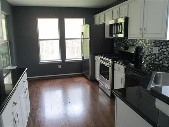 3rd image of 85 N Avonlea Cir