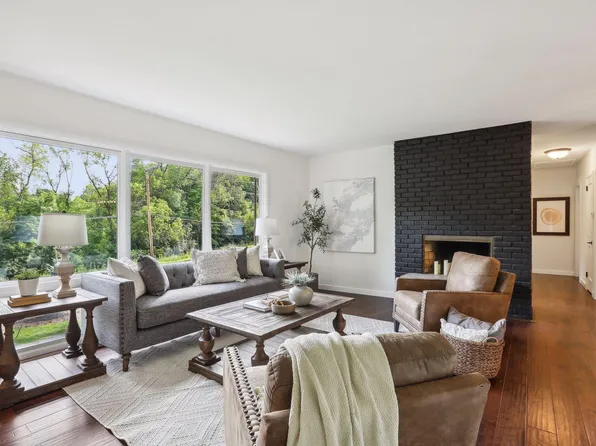 2585 Shadywood Rd, Excelsior, MN 55331