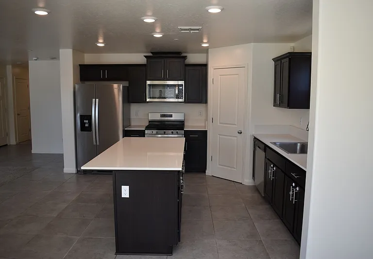 698 Jessie Dr — Photo 12