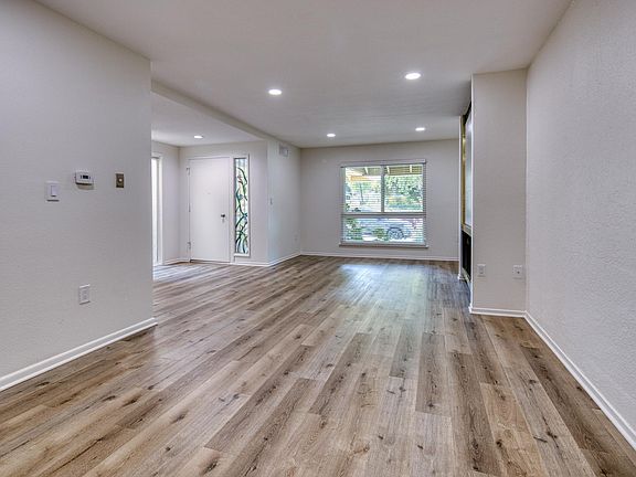 2nd image of 26844 Avenue Of The Oaks