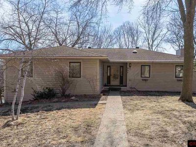 905 Belvista Dr, North Mankato, MN, 56003