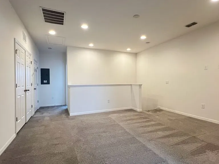 7670 Bowery Dr — Photo 9