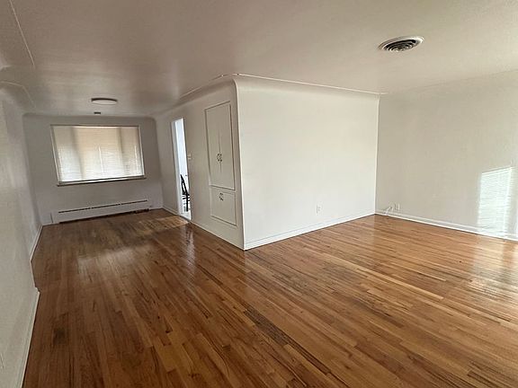 2nd image of 1365 W Gill Pl