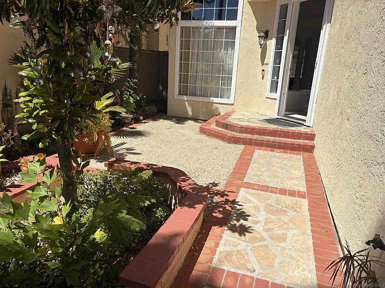 17972 Pueblo Vista Ln — Photo 1
