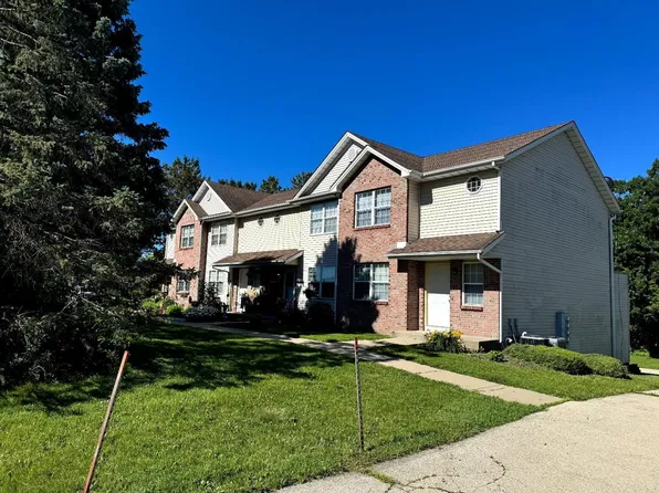 11702 Parkway Dr, Roscoe, IL 61073