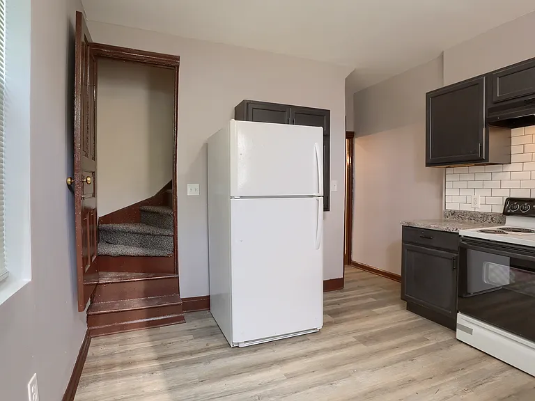 2122 Jefferson St — Photo 3