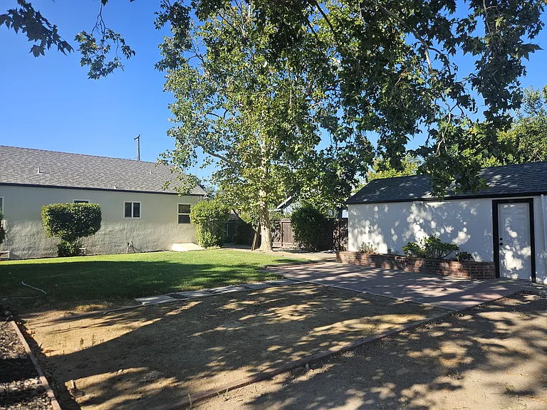 113 Central St — Photo 2