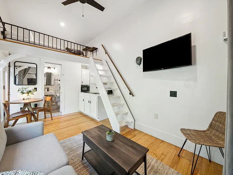 33 1/2 Cannon St #403 — Photo 4