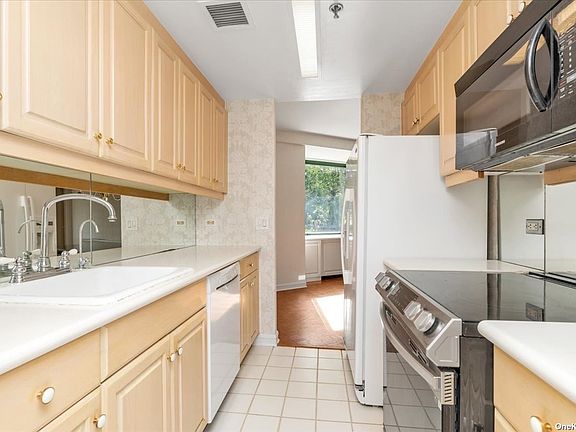 4th image of 111 Cherry Valley Ave