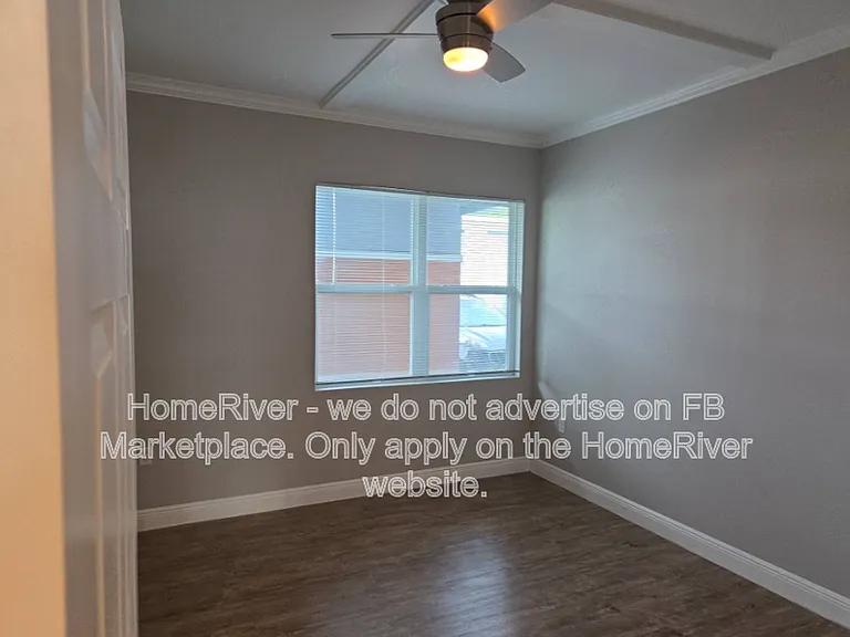 3300 Oak St NE #101 — Photo 6