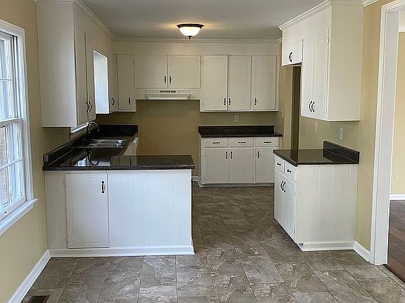 3rd image of 433 N Dupree Ave