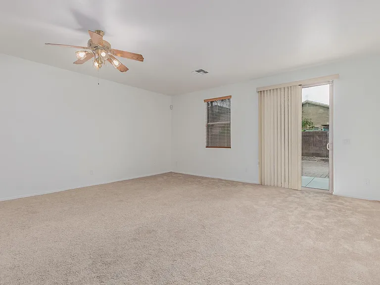 3209 W Saint Catherine Ave — Photo 17