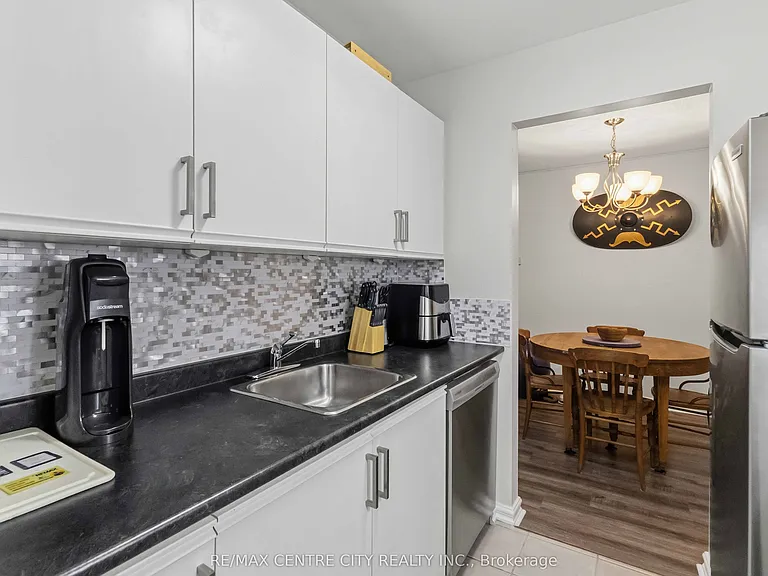 2230 Trafalgar St #121 — Photo 18