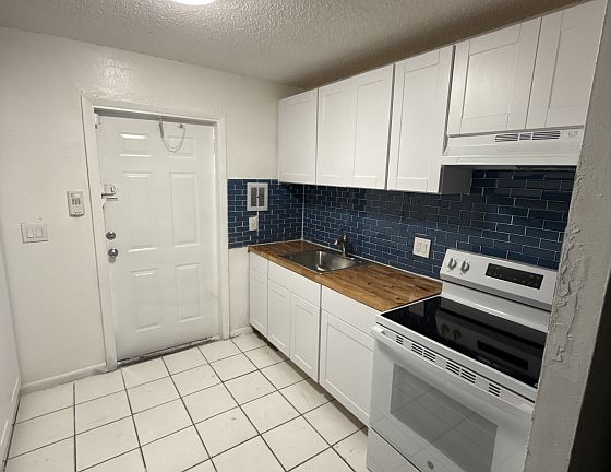 2nd image of 850 E Commercial Blvd #B112