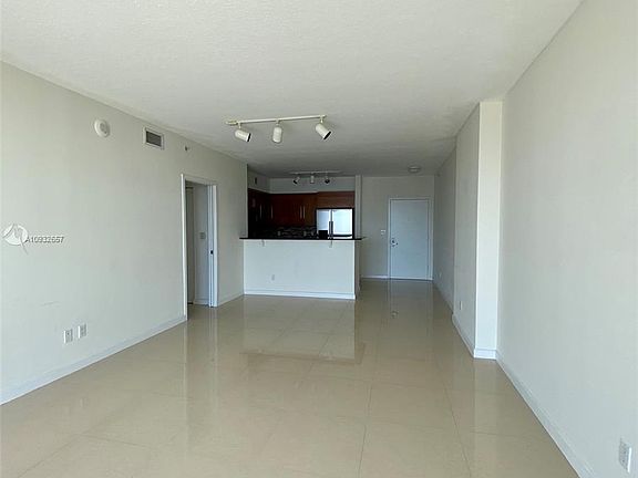 4th image of 325 Biscayne Blvd #4215