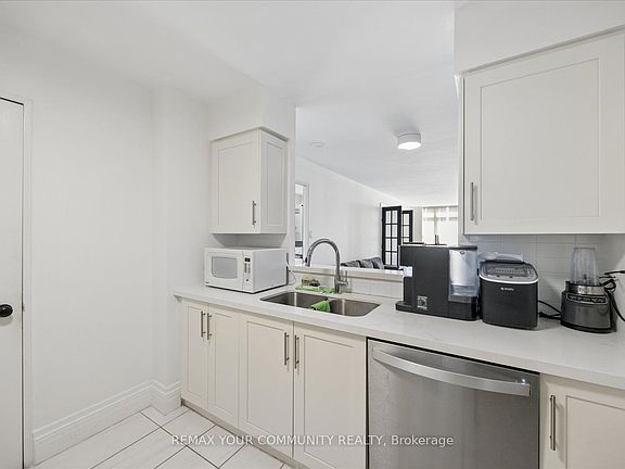 5th image of 70 Mill St #706