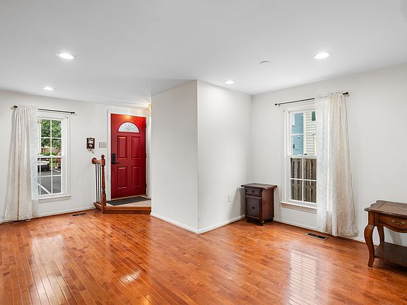 4th image of 8063 Dulciana Ct